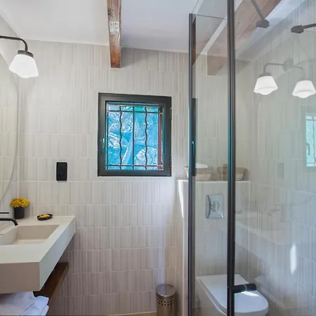 Bodri, Maison En Pierre Avec Vue Et Piscine Chauffee