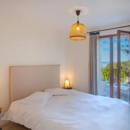 Vila Bodri, Maison En Pierre Avec Vue Et Piscine Chauffee *