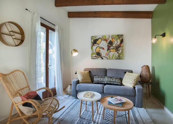 Bodri, Maison En Pierre Avec Vue Et Piscine Chauffee *