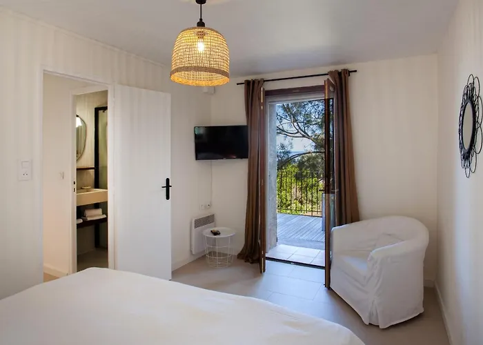 Bodri, Maison En Pierre Avec Vue Et Piscine Chauffee 别墅 *