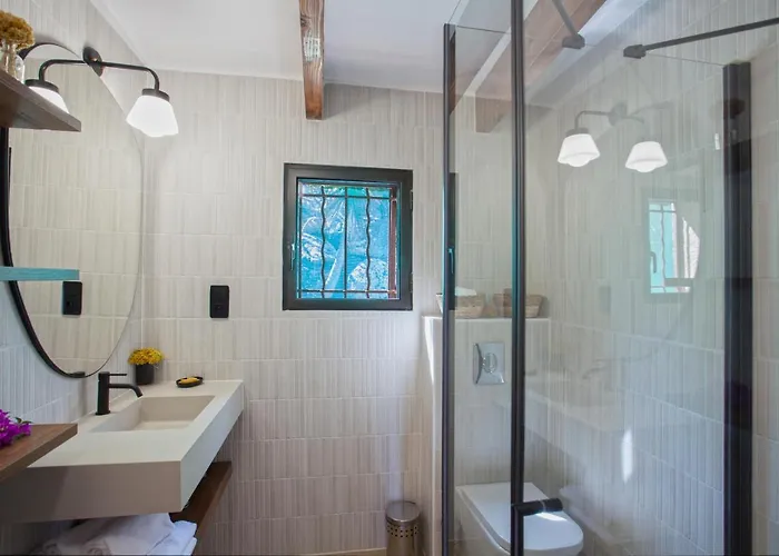 Bodri, Maison En Pierre Avec Vue Et Piscine Chauffee