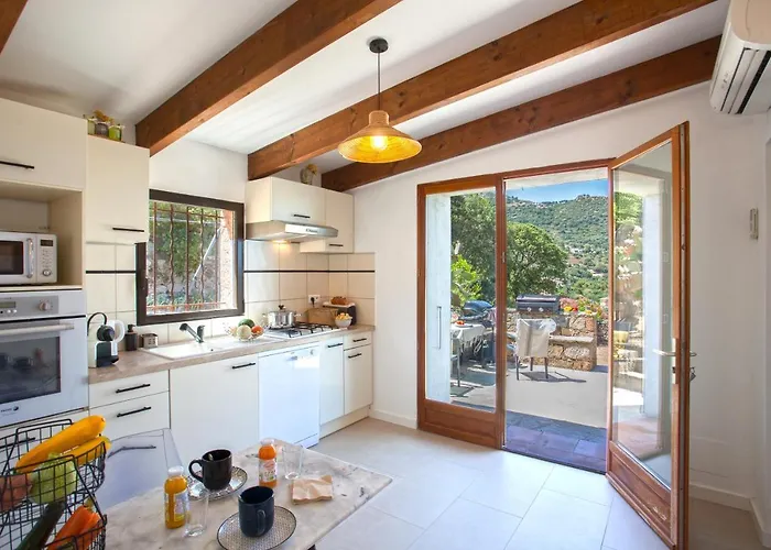 Bodri, Maison En Pierre Avec Vue Et Piscine Chauffee 别墅 *