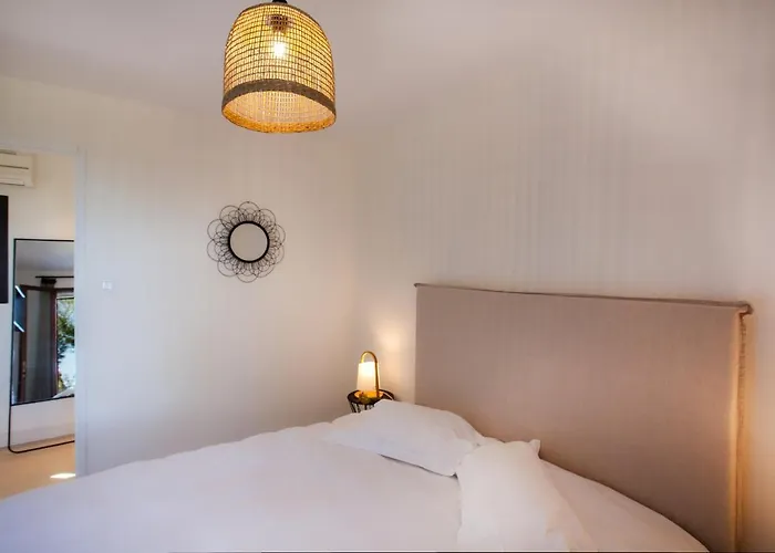 Bodri, Maison En Pierre Avec Vue Et Piscine Chauffee 别墅