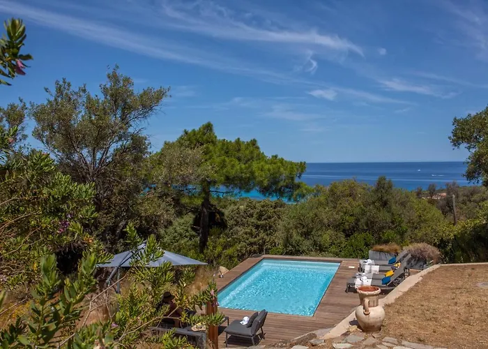 Bodri, Maison En Pierre Avec Vue Et Piscine Chauffee *