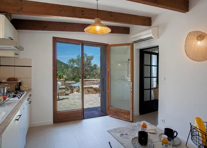 Bodri, Maison En Pierre Avec Vue Et Piscine Chauffee *